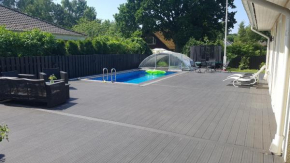 Poolvilla i Höllviken in Höllviken